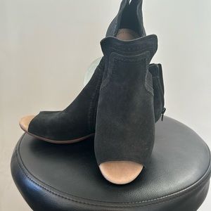 Clark’s Leather open toe shootie